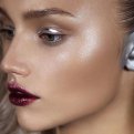 Новый бьюти-тренд: визажисты советуют подкрашивать уши!