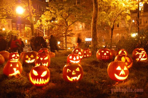 Празднуем Хэллоуин: макияж, образ, костюмы и декор