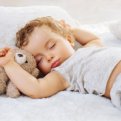 Как правильно выбрать детскую одежду для сна