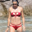 Адриана Лима в бикини на пляже в Греции