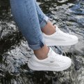 Белые кеды: базовая модель на лето